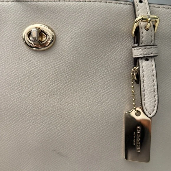 (S O L D) COACH CREAM TURNLOCK TOTE IN CROSSGRAIN LEATHER - Picture 3 of 11